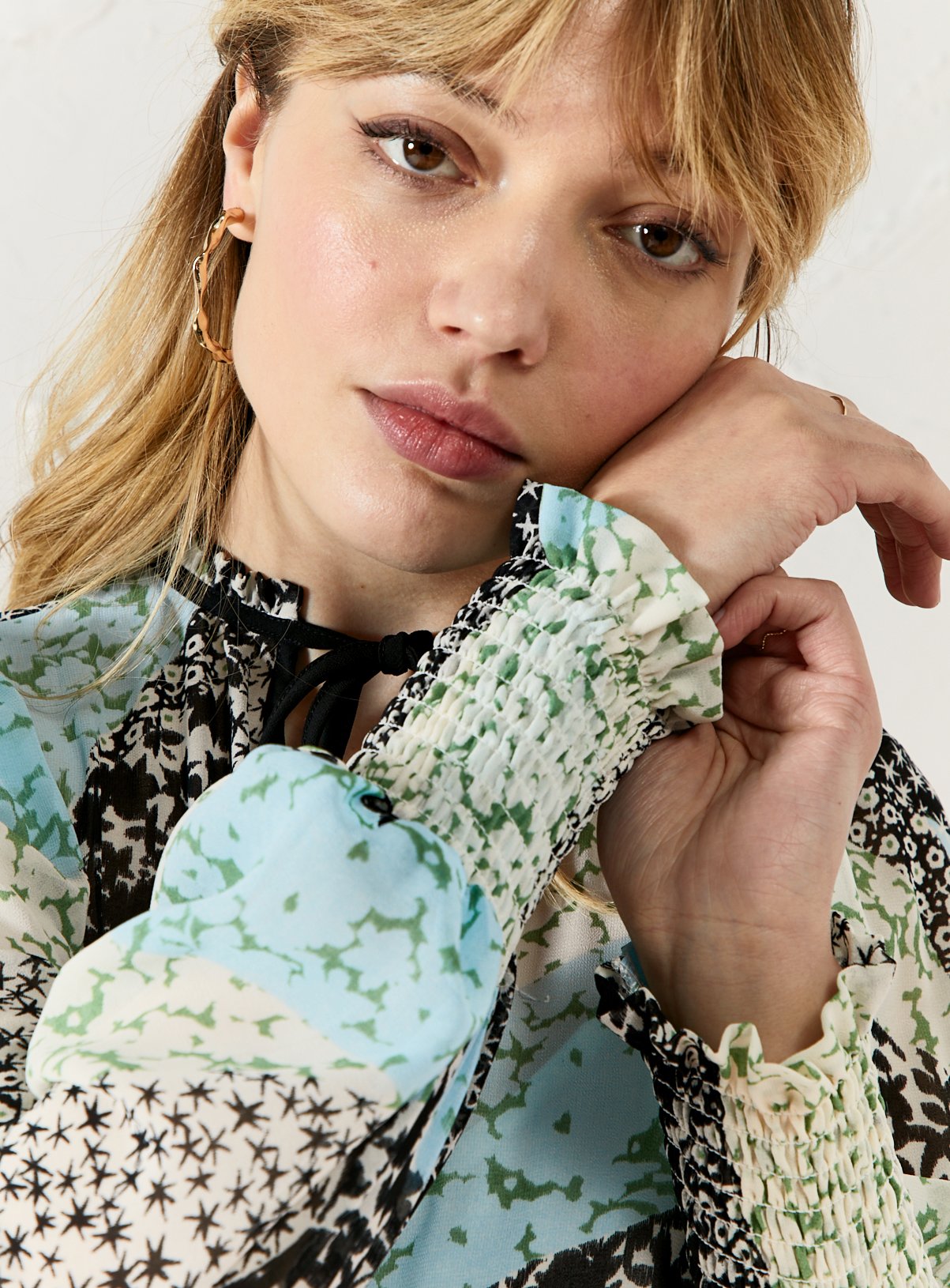 EVERBELLE Patched Print Pleated Mini Dress 14 - Image 2 thumbnail